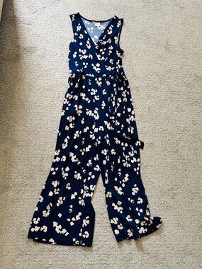 Kaileigh Navy & Beige Sleeveless Surplice Cropped Jumpsuit, Size S, Like New